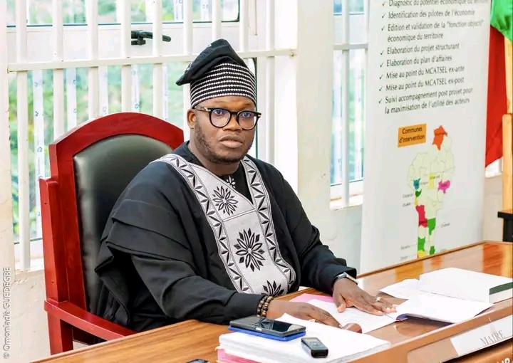 Métolé Franck Kpassassi lors d'une cérémonie académique — Abomey, Bénin
