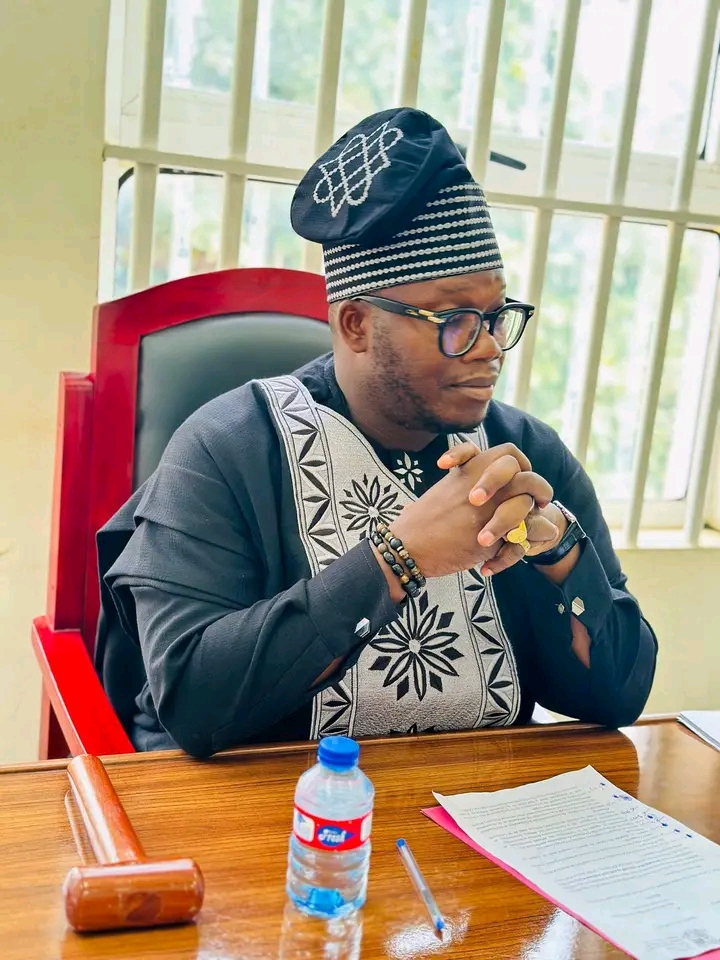 Métolé Franck Kpassassi, Maire d'Abomey, lors d'une activité officielle — Bénin
