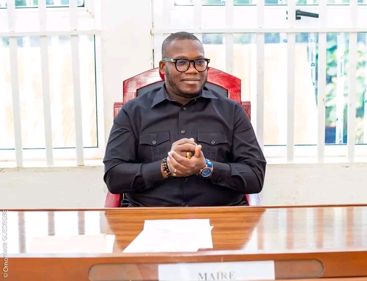 Métolé Franck Kpassassi, Maire d'Abomey, lors d'une cérémonie institutionnelle — Bénin
