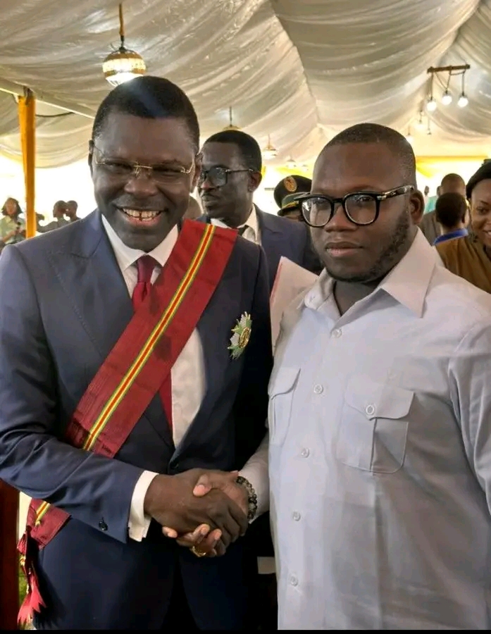 Le Maire Kpassassi lors d'une action de gouvernance participative — Abomey