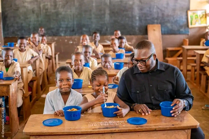 Métolé Franck Kpassassi présentant son programme municipal — Abomey, Bénin